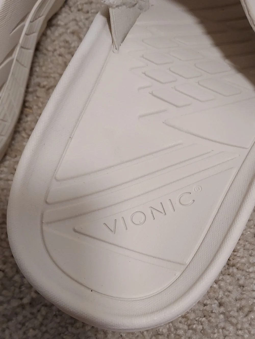 Vionic Slides In Cream( Size 8)